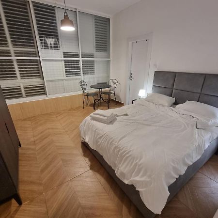 Appartamento הברון Baron Rishon Leziyyon Esterno foto