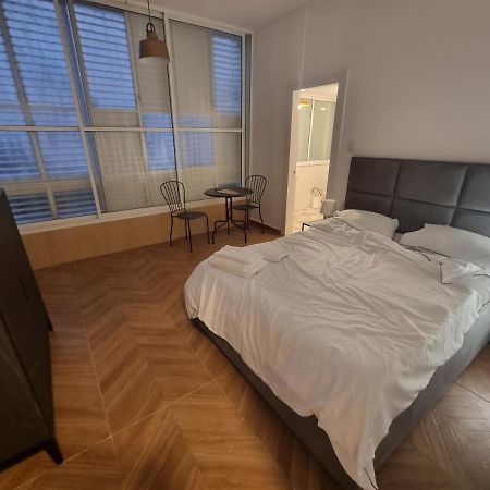 Appartamento הברון Baron Rishon Leziyyon Esterno foto
