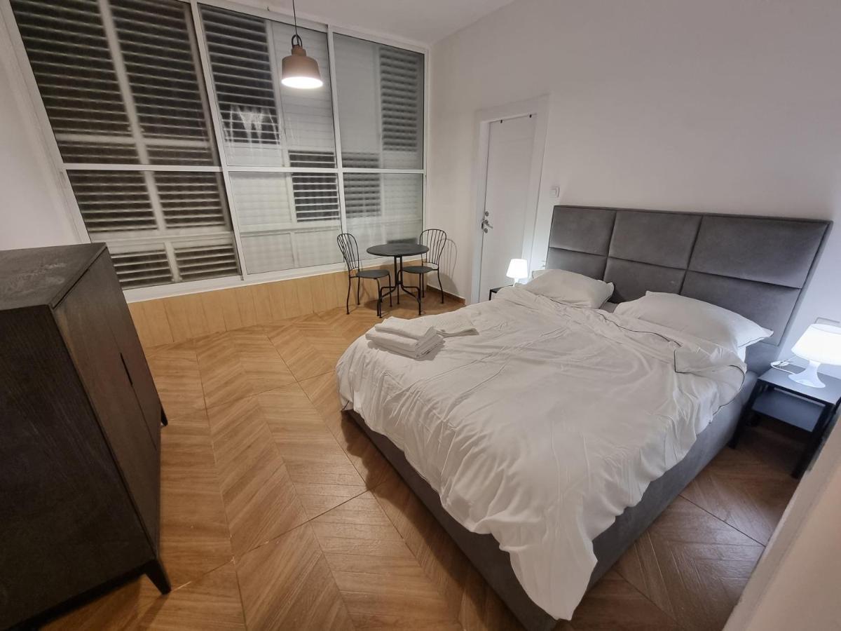 Appartamento הברון Baron Rishon Leziyyon Esterno foto